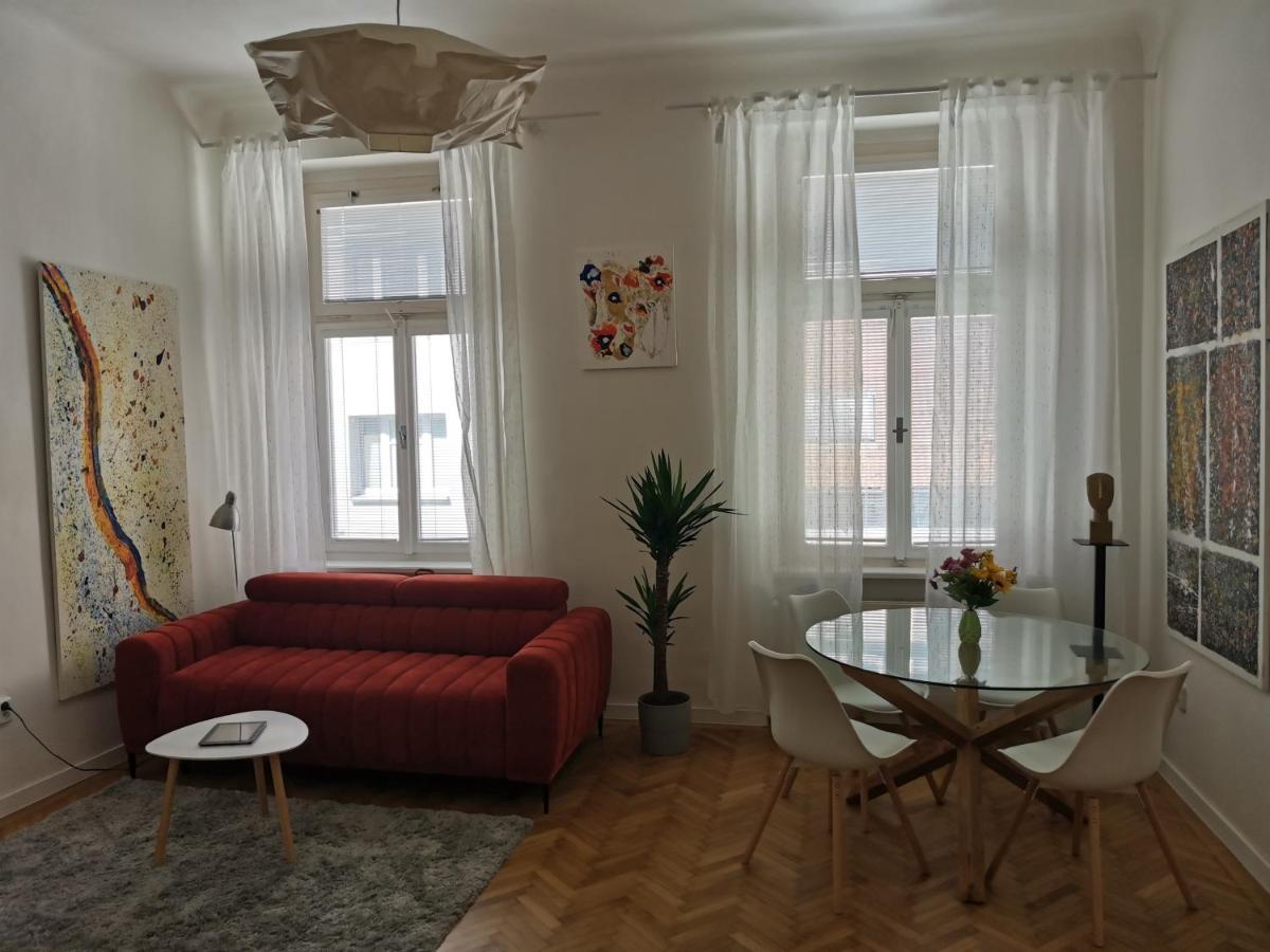 Downtown 3 Bdr Charm - Walk To All Attractions Bratislava Eksteriør bilde